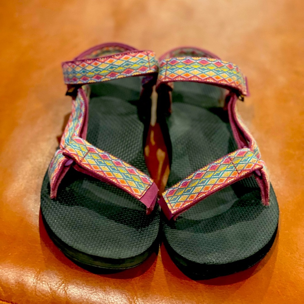 Women’s Teva Size 9